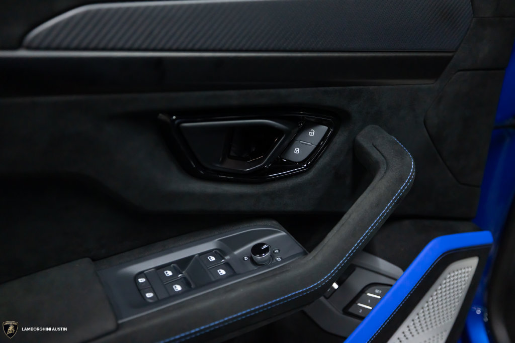 Used 2024 Lamborghini Urus Performante AWD/4WD image 21