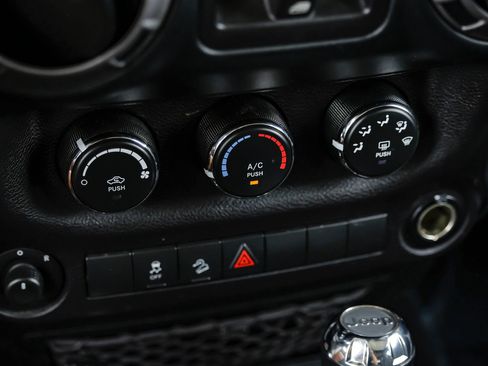 Used 2018 Jeep Wrangler Unlimited Sport S AWD/4WD image 26