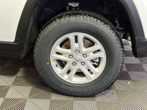 New 2025 Jeep Grand Cherokee Laredo w/ Luxury Tech Group I image 5