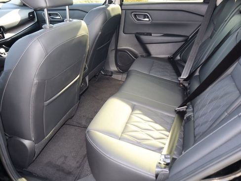 Certified 2025 Nissan Rogue Platinum FWD image 16