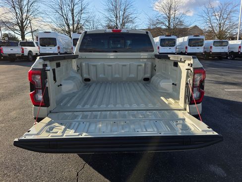 New 2025 Ford Ranger Lariat w/ FX4 Off-Road Package image 9