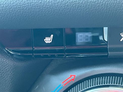 Used 2025 Chevrolet Blazer LT image 19