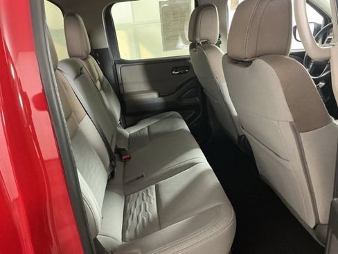 Used 2022 Nissan Frontier SV w/ Technology Package AWD/4WD image 7