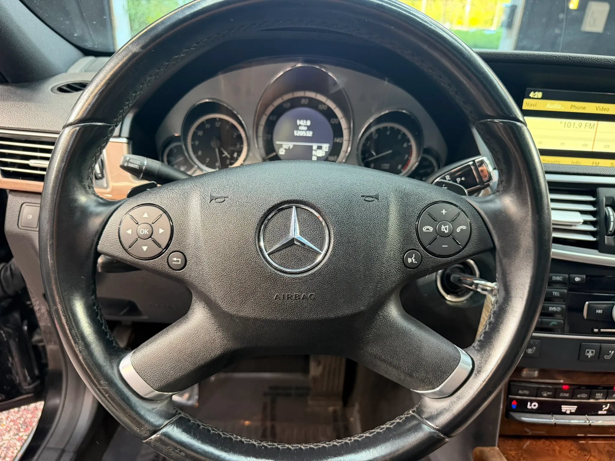 Used 2011 Mercedes-Benz E 350 4MATIC Sedan image 16
