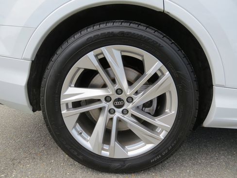 Used 2023 Audi Q7 3.0T Prestige image 11