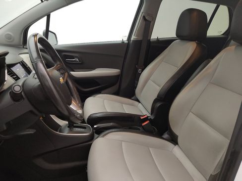Used 2021 Chevrolet Trax LT w/ Premium Seat Package FWD image 17