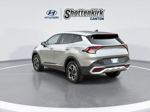 Used 2023 Kia Sportage LX image 6