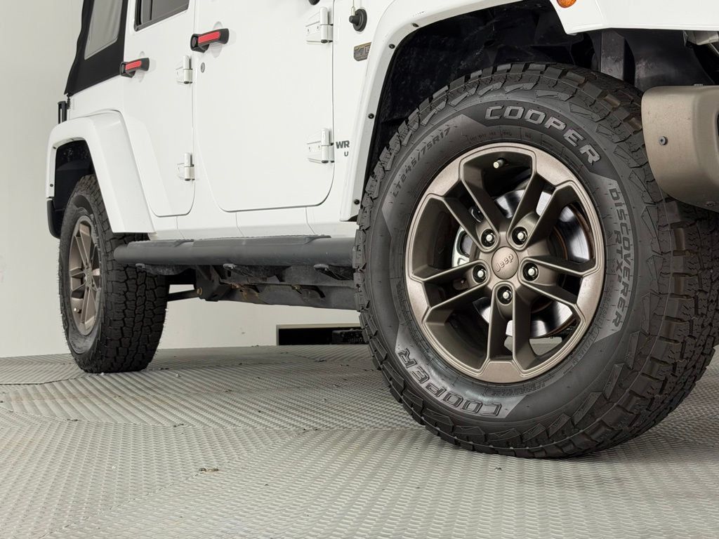 Used 2017 Jeep Wrangler Unlimited Sahara AWD/4WD image 17