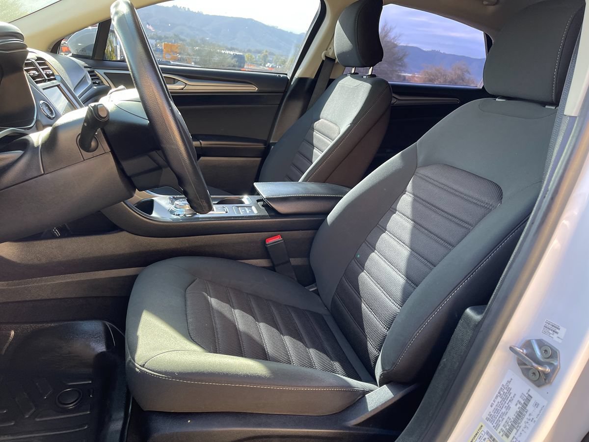 Used 2019 Ford Fusion SE FWD image 16