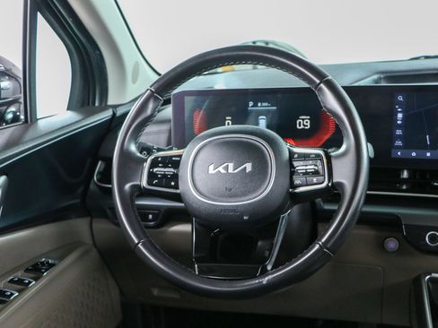 Used 2025 Kia Carnival FWD image 12