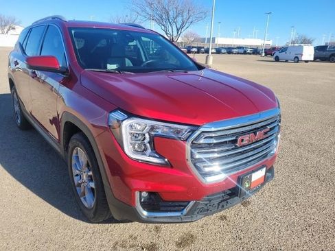 Used 2023 GMC Terrain SLT image 4