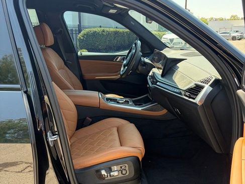 Used 2023 BMW X7 xDrive40i w/ M Sport Package AWD/4WD image 9