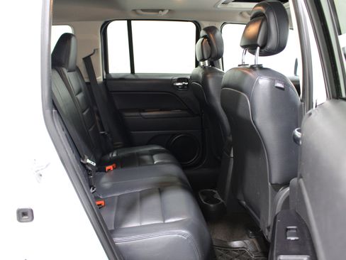 Used 2014 Jeep Patriot Latitude w/ Sun/Sound Group FWD image 19
