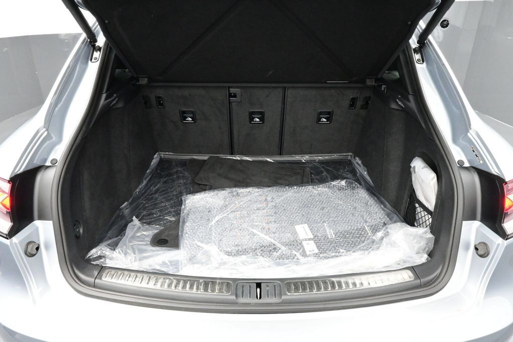 Certified 2025 Porsche Macan AWD/4WD image 15
