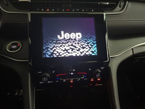 Used 2023 Jeep Grand Cherokee Altitude AWD/4WD image 22