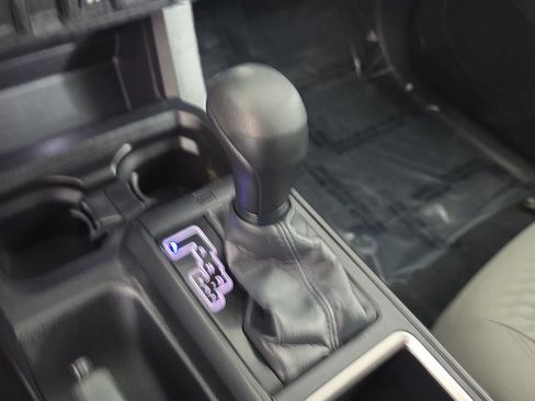 Certified 2022 Toyota Tacoma SR AWD/4WD image 21