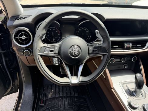Used 2018 Alfa Romeo Stelvio Sport w/ Quick Order Package 22J Sport AWD/4WD image 10