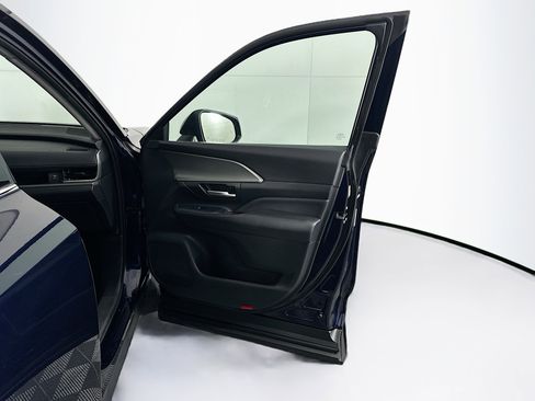 Used 2025 Toyota Grand Highlander FWD image 34