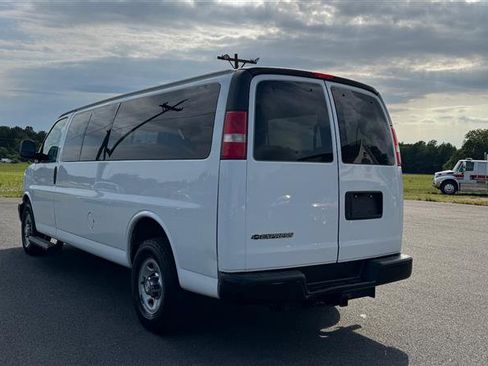 Used 2017 Chevrolet Express 3500 LS RWD image 12