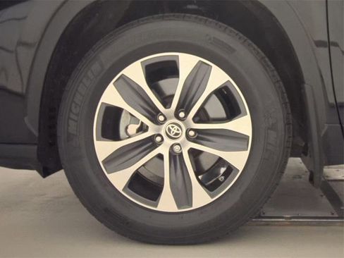 Used 2022 Toyota Highlander XLE image 10