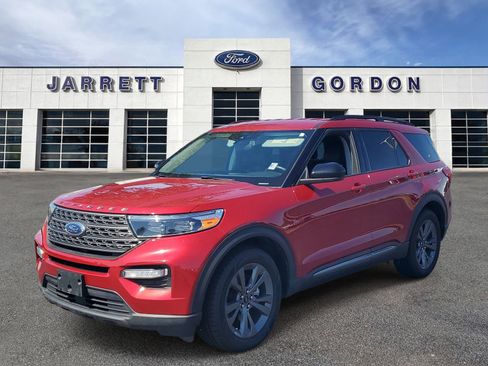 Certified 2024 Ford Explorer XLT w/ Equipment Group 202A RWD image 2