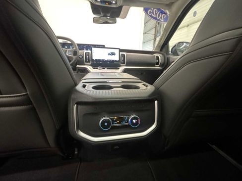 Used 2025 Ford Expedition Active image 23