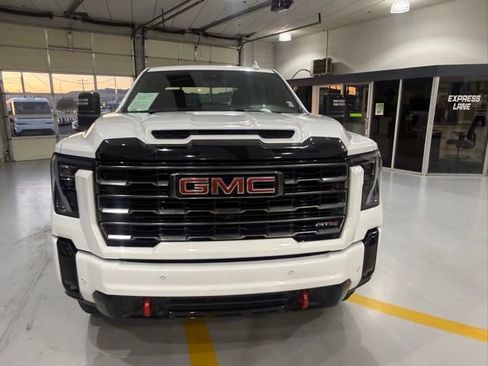 Used 2026 GMC Sierra 2500 AT4 AWD/4WD image 3