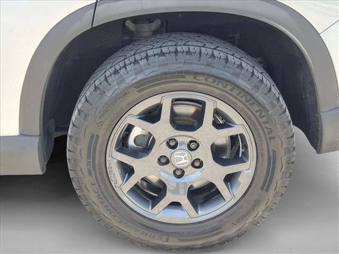 Used 2025 Honda Pilot TrailSport image 24