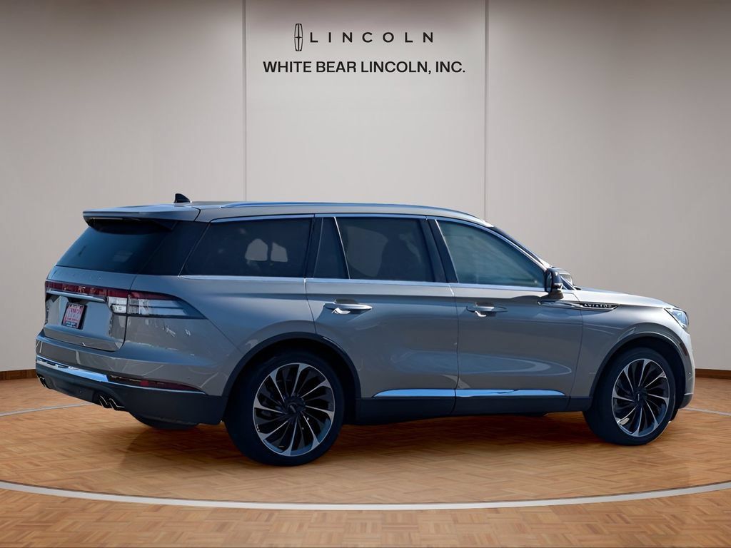 Used 2023 Lincoln Aviator Reserve w/ Equipment Group 201A RWD image 5