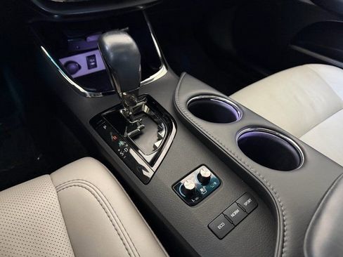 Used 2016 Toyota Avalon Limited image 22