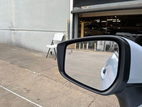 Used 2025 Nissan Versa SV FWD image 18