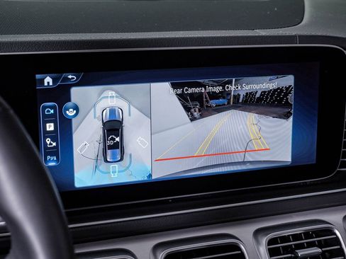 Used 2025 Mercedes-Benz GLS 450 4MATIC image 23