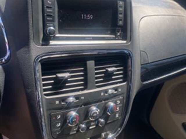 Used 2018 Dodge Grand Caravan SXT FWD image 11