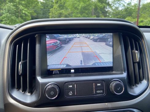 Used 2019 Chevrolet Colorado Z71 w/ Z71 Midnight Edition image 16