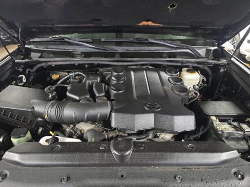 Used 2017 Toyota 4Runner TRD Off-Road image 12