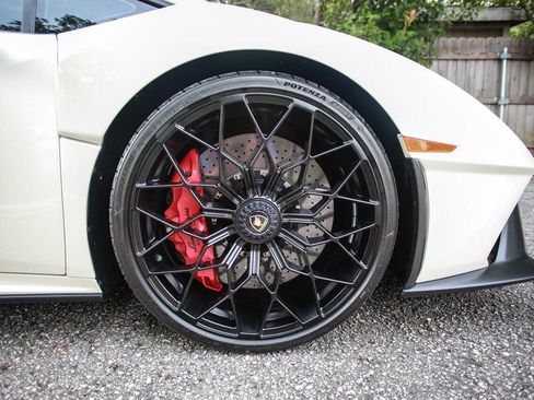 Used 2023 Lamborghini Huracan STO RWD image 16