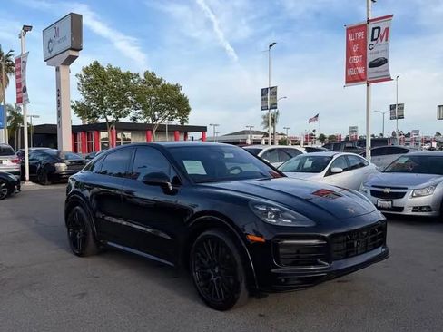 Used 2023 Porsche Cayenne GTS w/ Premium Package Plus AWD/4WD image 4