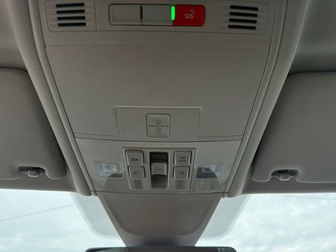 Used 2022 Volkswagen Tiguan SE FWD image 17