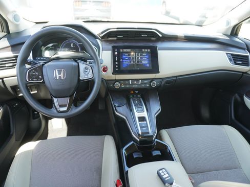 Used 2019 Honda Clarity Plug-In Hybrid image 2