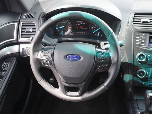 Used 2016 Ford Explorer XLT AWD/4WD image 36