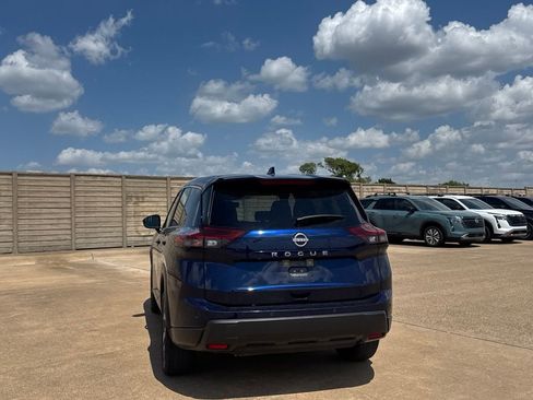 Certified 2025 Nissan Rogue SV FWD image 19