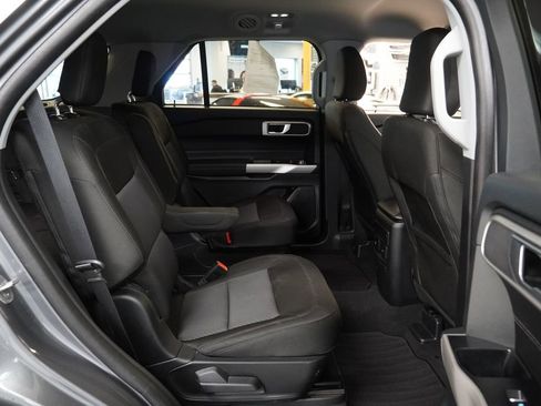 Used 2023 Ford Explorer XLT AWD/4WD image 30