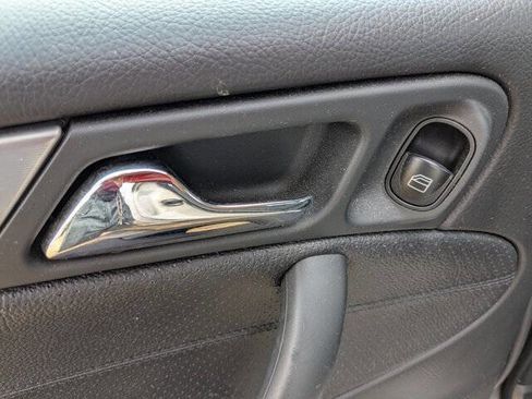 Used 2006 Mercedes-Benz C 230 Sedan image 27