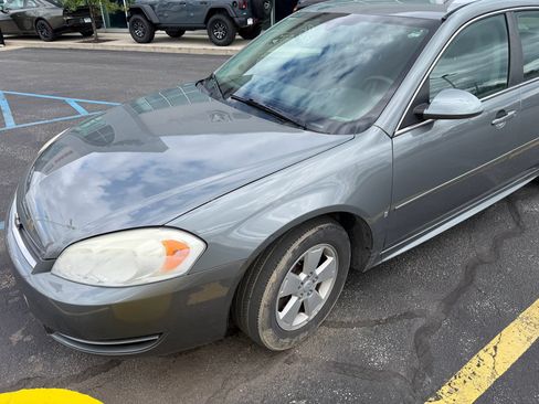 Used 2009 Chevrolet Impala LT FWD image 2