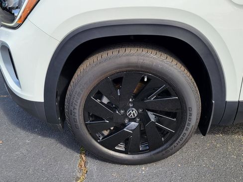 Certified 2025 Volkswagen Atlas SE w/ Panoramic Sunroof Package image 43