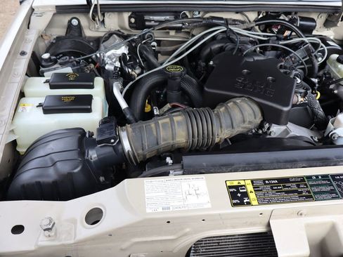 Used 2004 Ford Explorer Sport Trac XLT image 37