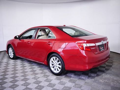 Used 2012 Toyota Camry XLE w/ Leather Pkg image 7