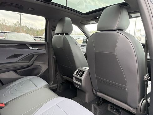 New 2026 Volkswagen Tiguan SE R-Line FWD image 18