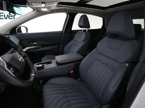 Used 2025 Nissan Ariya Platinum AWD/4WD image 4