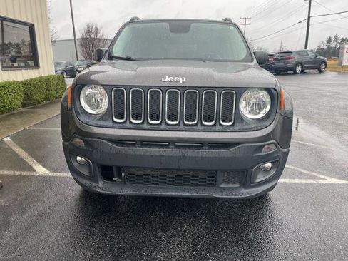 Used 2017 Jeep Renegade Latitude image 3